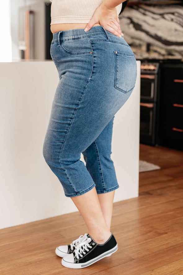 Emily High Rise Cool Denim Pull On Capri By Judy Blue